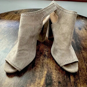 SCHUTZ | ladies peep toe sling back shoe.  Size: 8.5B